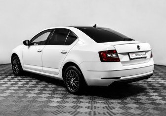 Подержанный автомобиль Skoda Octavia Liftback 2017 года (7 фото)