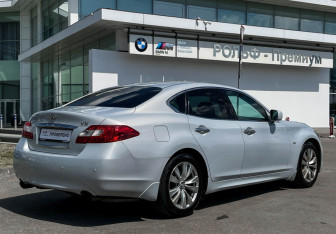 Подержанный автомобиль Infiniti M Sedan 2012 года (5 фото)