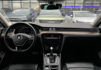 Подержанный автомобиль Volkswagen Passat Wagon 2018 года (12 фото)
