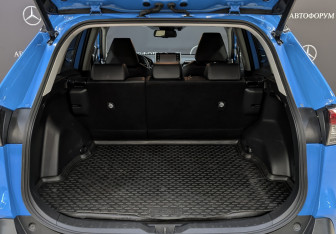 Подержанный автомобиль Toyota RAV4 2020 года (10 фото)