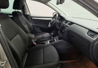 Подержанный автомобиль Skoda Octavia Liftback 2016 года (9 фото)