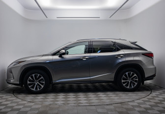 Подержанный автомобиль Lexus RX 2020 года (8 фото)