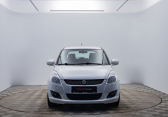 Подержанный автомобиль Suzuki Swift Hatchback 2011 года (2 фото)