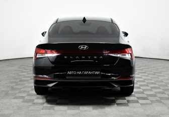 Подержанный автомобиль Hyundai Elantra Sedan 2021 года (6 фото)