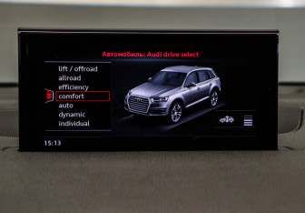 Подержанный автомобиль Audi Q7 2015 года (16 фото)