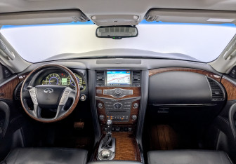 Подержанный автомобиль Infiniti QX80 2017 года (14 фото)