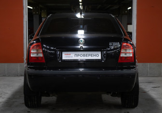 Подержанный автомобиль Skoda Octavia Liftback 2010 года (6 фото)