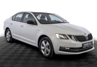 Подержанный автомобиль Skoda Octavia Liftback 2019 года (3 фото)