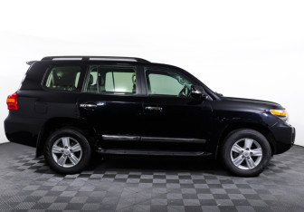 Подержанный автомобиль Toyota Land Cruiser Suv 2012 года (4 фото)