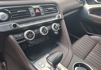 Подержанный автомобиль Genesis G70 2021 года (11 фото)