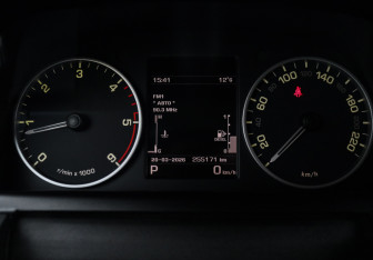 Подержанный автомобиль Land Rover Discovery 2014 года (20 фото)