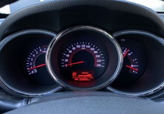 Подержанный автомобиль Kia Sorento 2012 года (25 фото)