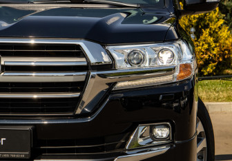 Подержанный автомобиль Toyota Land Cruiser Suv 2018 года (30 фото)