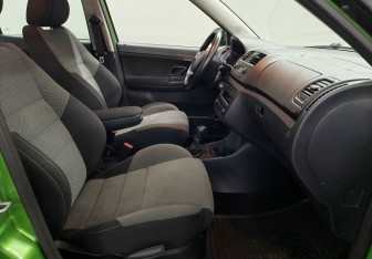 Подержанный автомобиль Skoda Fabia Hatchback 2013 года (9 фото)