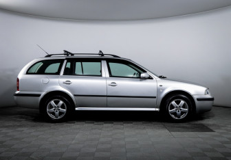 Подержанный автомобиль Skoda Octavia Wagon 2002 года (4 фото)