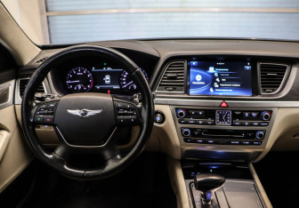 Подержанный автомобиль Genesis G80 2019 года (8 фото)