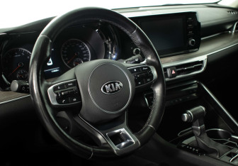 Подержанный автомобиль Kia K5 2020 года (9 фото)