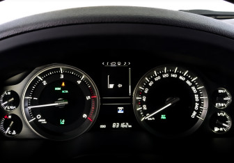 Подержанный автомобиль Toyota Land Cruiser Suv 2015 года (13 фото)