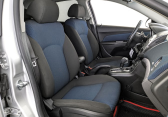 Подержанный автомобиль Chevrolet Cruze Hatchback 2015 года (23 фото)