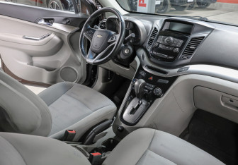 Подержанный автомобиль Chevrolet Orlando 2013 года (12 фото)
