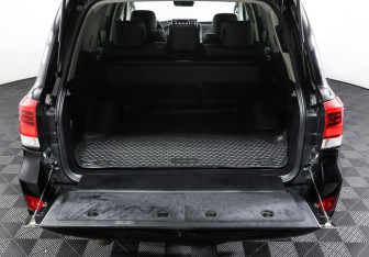 Подержанный автомобиль Toyota Land Cruiser Suv 2018 года (10 фото)