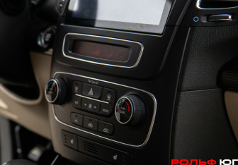 Подержанный автомобиль Kia Sorento 2012 года (13 фото)