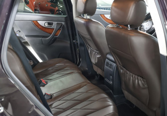 Подержанный автомобиль Infiniti FX 2012 года (12 фото)