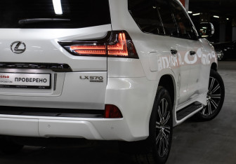 Подержанный автомобиль Lexus LX 2018 года (26 фото)