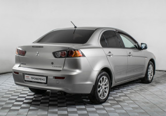 Подержанный автомобиль Mitsubishi Lancer Sedan 2012 года (5 фото)