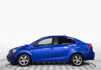 Подержанный автомобиль Chevrolet Aveo Sedan 2012 года (8 фото)