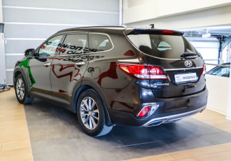 Подержанный автомобиль Hyundai Santa Fe 2017 года (6 фото)
