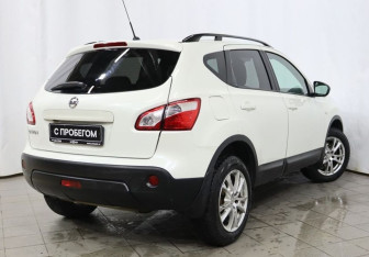 Подержанный автомобиль Nissan Qashqai 2013 года (4 фото)
