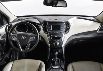 Подержанный автомобиль Hyundai Santa Fe 2015 года (11 фото)