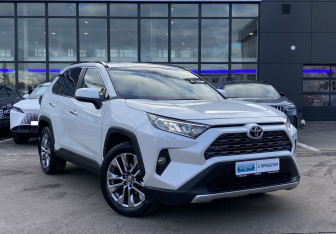 Подержанный автомобиль Toyota RAV4 2019 года (3 фото)