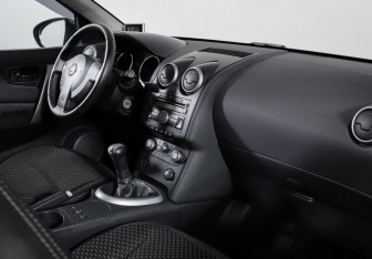 Подержанный автомобиль Nissan Qashqai 2008 года (9 фото)