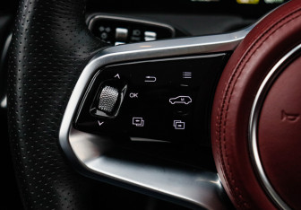 Подержанный автомобиль Hongqi E-HS9 2023 года (39 фото)