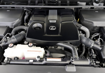 Подержанный автомобиль Lexus LX 2024 года (9 фото)