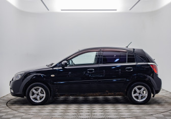 Подержанный автомобиль Kia Rio Hatchback 2010 года (8 фото)