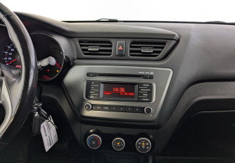 Подержанный автомобиль Kia Rio Sedan 2017 года (15 фото)