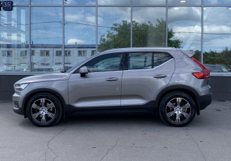 Подержанный автомобиль Volvo XC40 2021 года (8 фото)