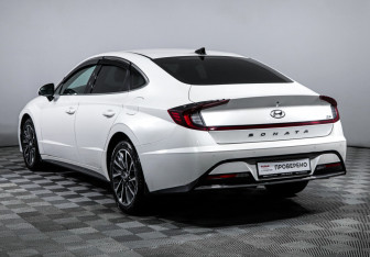 Подержанный автомобиль Hyundai Sonata 2021 года (7 фото)