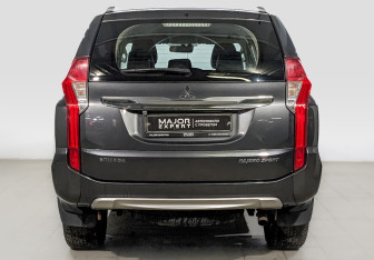 Подержанный автомобиль Mitsubishi Pajero Sport 2018 года (6 фото)
