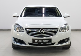 Подержанный автомобиль Opel Insignia Wagon 2014 года (2 фото)