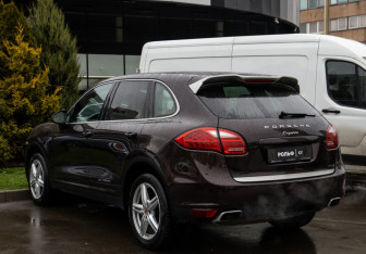 Подержанный автомобиль Porsche Cayenne 2014 года (5 фото)