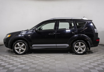 Подержанный автомобиль Mitsubishi Outlander 2008 года (8 фото)