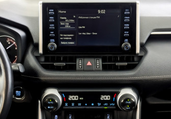 Подержанный автомобиль Toyota RAV4 2021 года (15 фото)