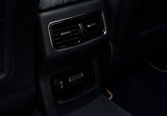 Подержанный автомобиль Hongqi HS5 2023 года (11 фото)