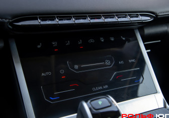 Подержанный автомобиль Geely Okavango 2024 года (19 фото)