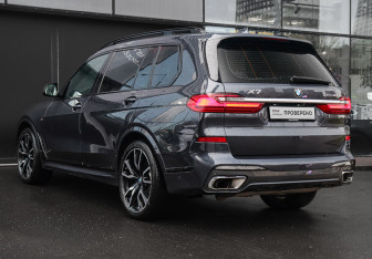 Подержанный автомобиль BMW X7 2020 года (6 фото)