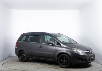 Подержанный автомобиль Opel Zafira Compactvan 2010 года (3 фото)